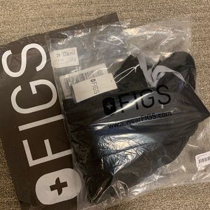 FIGS women’s black YOLA-petite skinny scrub pants